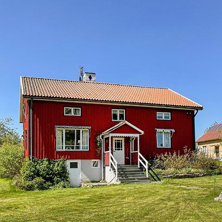 Gorgeous Home In Toellsjoe With Kitchen Tollered Exterior photo