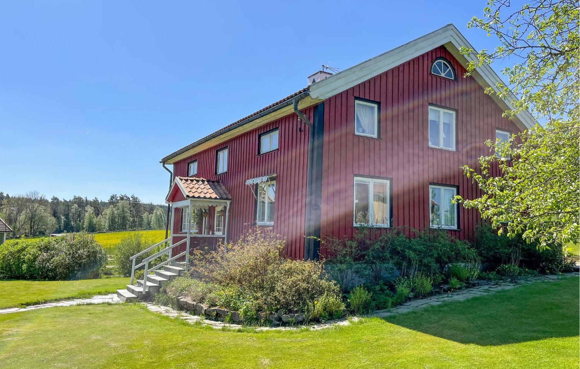 Gorgeous Home In Toellsjoe With Kitchen Tollered Exterior photo